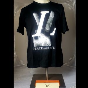 Louis Vuitton hand peace and love shirt size small